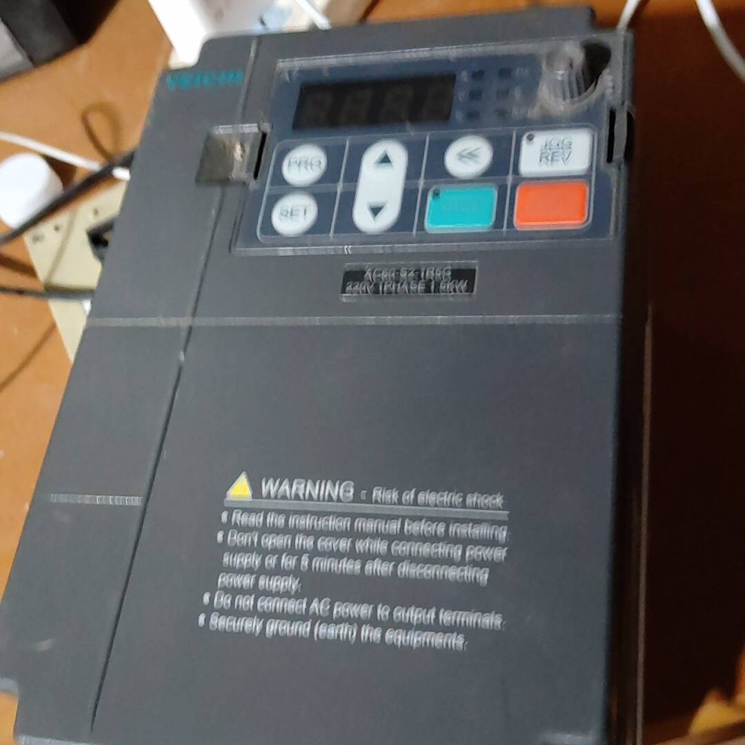 议价变频器！AC60一S2一1R5G。220V，1.5KW。适用