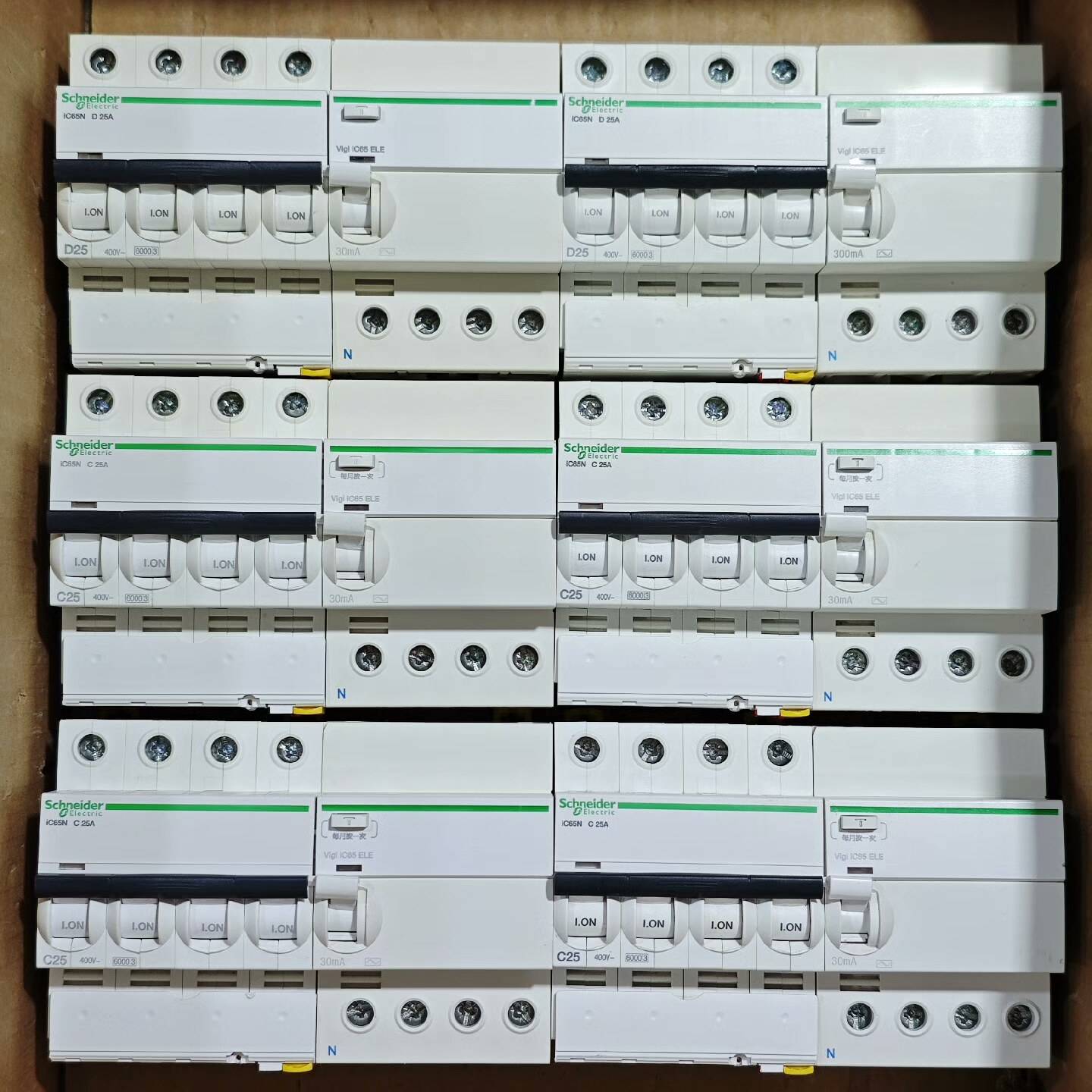 议价A9 iC65N 4P25A漏电保护器 C型D型适用