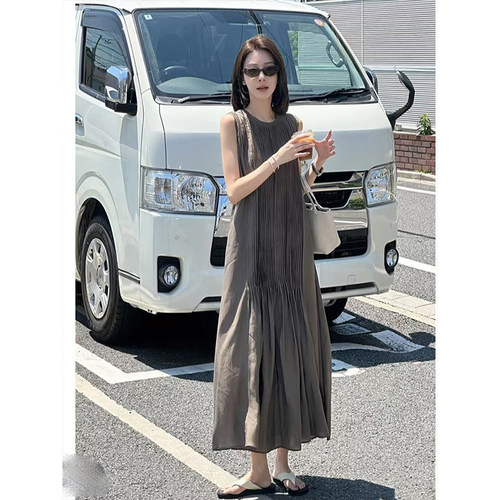 轻奢小众简约百搭褶皱灰色连衣裙
