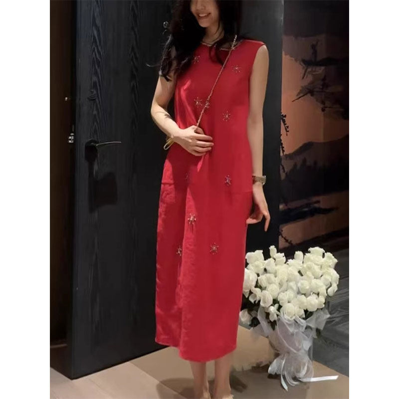 复古时尚气质优雅红色无袖连衣裙女2026新款通勤显瘦垂感刺绣长裙