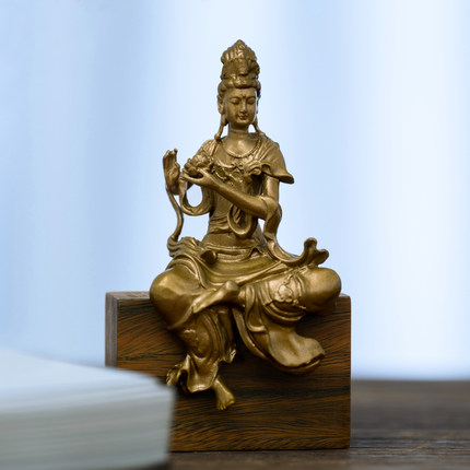 持莲自在观音佛像神像观世音菩萨像摆件铜像迷你精致小随身佛供奉