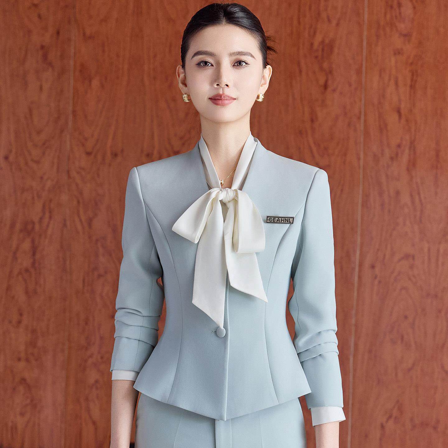 浅绿色西装女秋季美容师工作服高端美业酒店前台职业气质工装套装