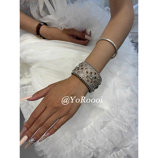 韩系小众朋克复古铆钉手镯宽版 YoRoooi 水钻重工辣妹皮质按扣手环