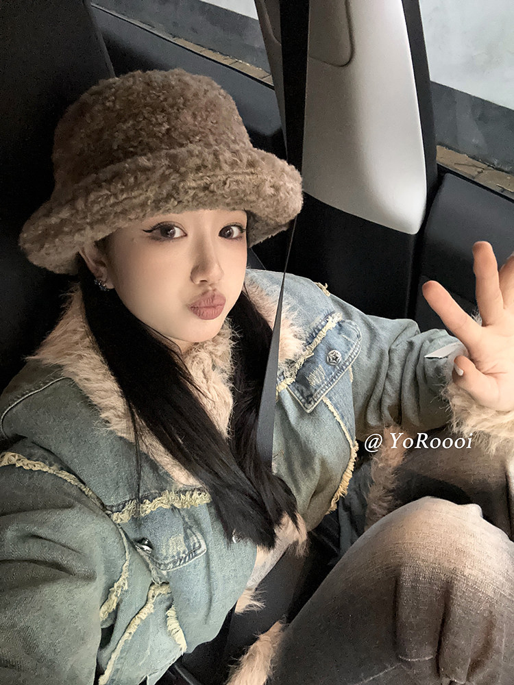 YoRoooi冬季质感宽边毛绒渔夫帽