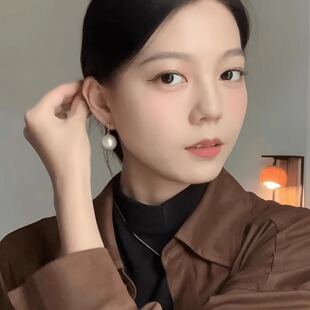爆款 吊坠仿珍珠耳钉女2025新款 轻奢气质高级感耳坠复古冷淡风耳饰