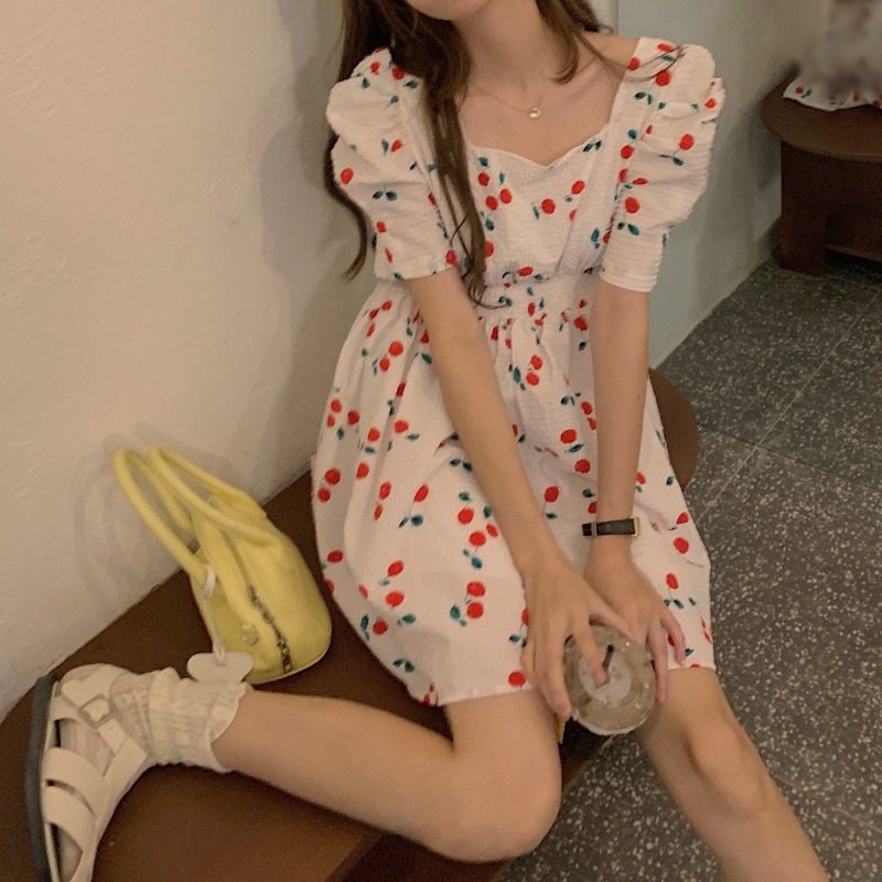 可甜可盐初恋约会裙子法式小个子薄款方领樱桃印花泡泡袖连衣裙女