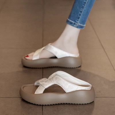 凉拖鞋女夏外穿2025新款高级感不累脚厚底沙滩凉鞋时尚孕妇一字拖
