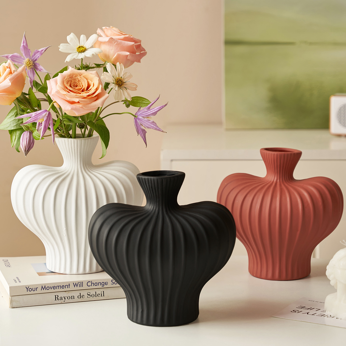 北欧ins风耸肩设计陶瓷花瓶