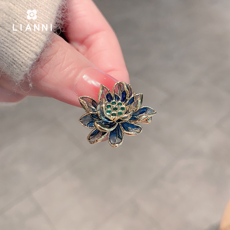 莲花胸针高档女精致小号别针固定衣服领针复古宝蓝色西装胸花配饰