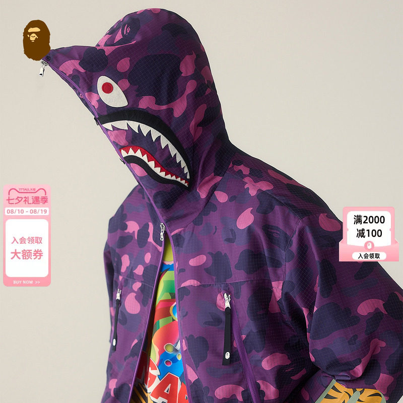 BAPE迷彩图案反光感鲨鱼夹克外套
