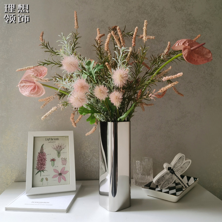 现代轻奢样板房间女孩房公主房粉色仿真花艺书桌床头柜软装假花束