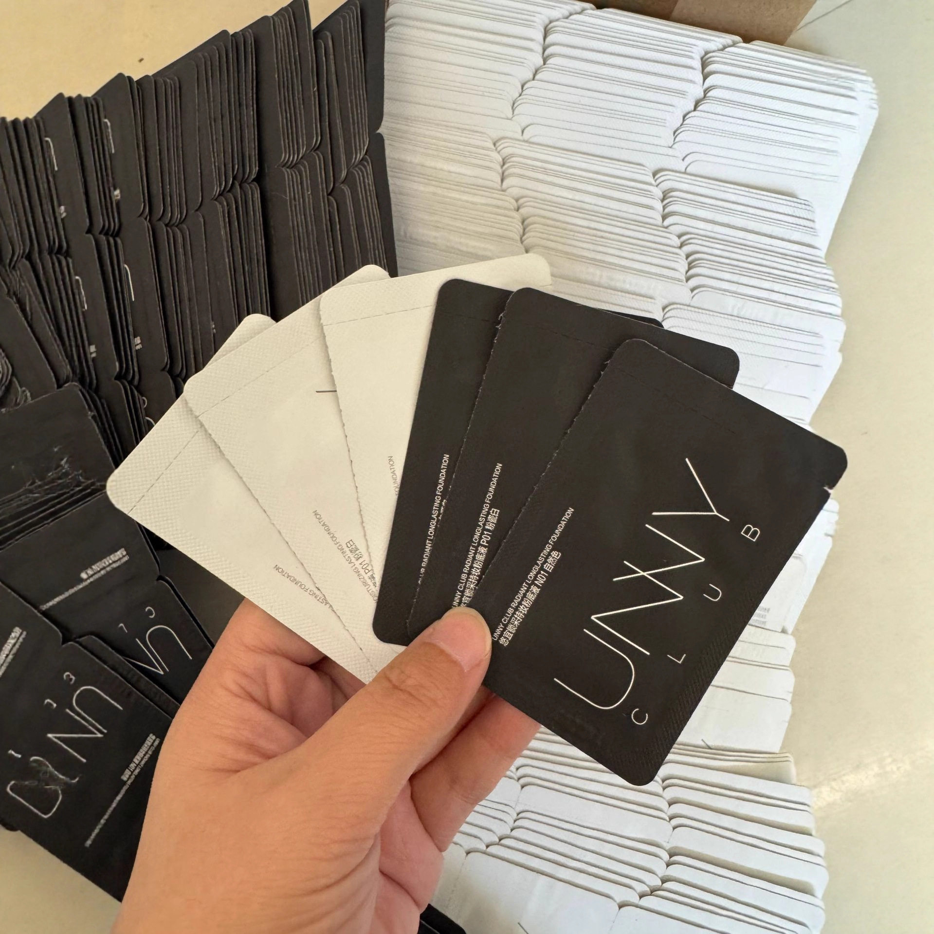 unny悠宜粉底液小样不脱妆