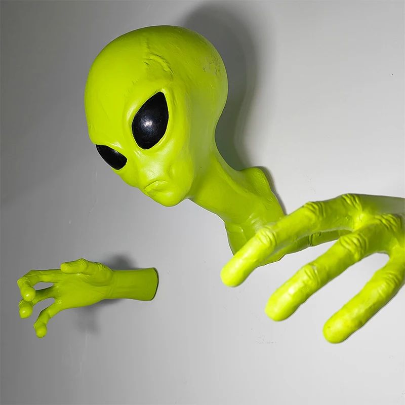 Green Alien Wall Hanging Art UFO Visitor 51 Area Extraterres