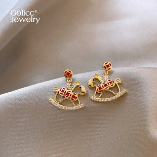 钱币小马锆石耳钉女2026新款爆款小巧精致耳环高级感轻奢气质耳饰