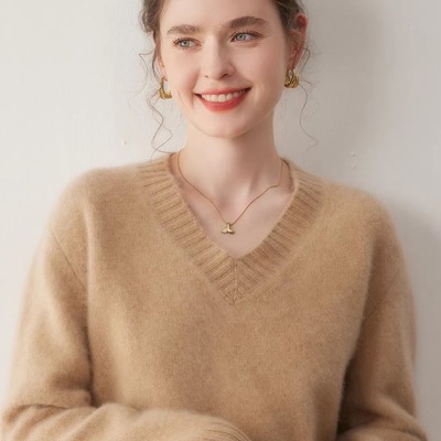 冬季V领山羊绒加厚保暖毛衣女