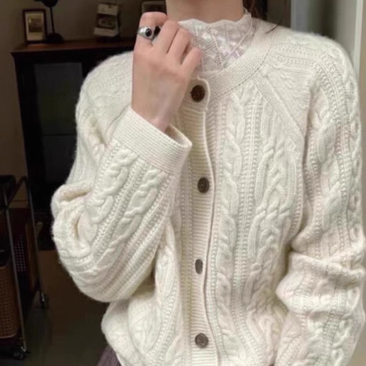 复古绞花山羊绒开衫圆领系扣毛衣