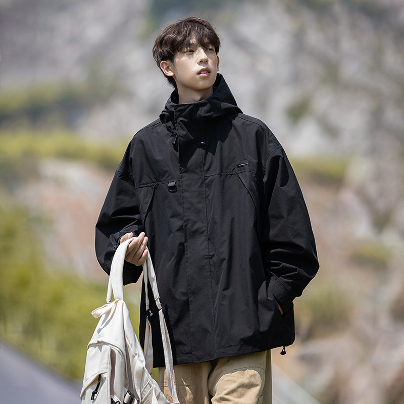 黑色仿冲锋衣外套男春秋秋季痞帅青少年男式工装男生风衣夹克男款