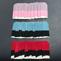 Персиковой розовый черный красный черный синий пальцы покрывает каждый