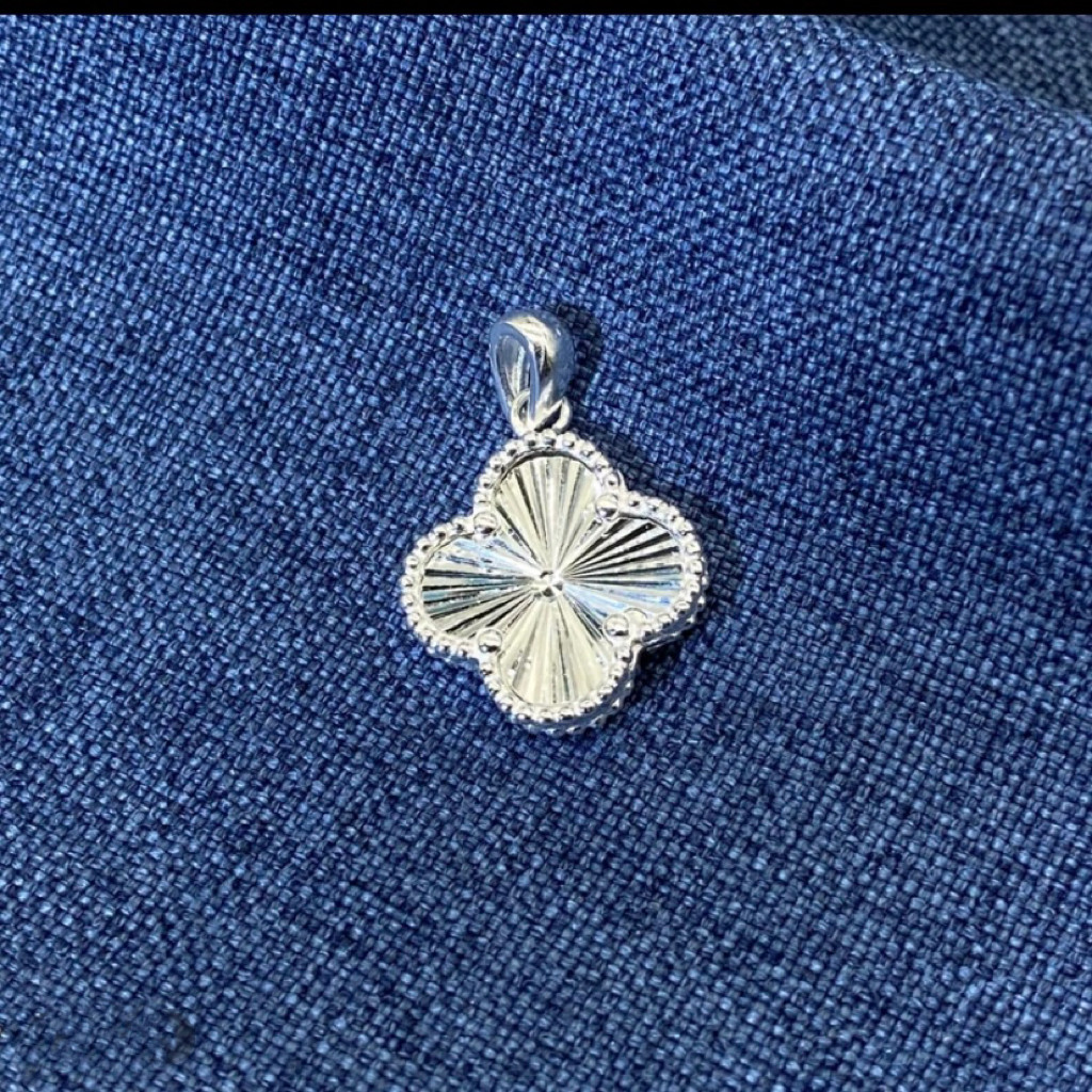 足银990幸运草吊坠女款坠子不含链百搭单独小巧项链坠银饰品,饰品/流行首饰/时尚饰品新,银饰项链,淘宝优惠券,粉丝福利购,淘宝优惠卷