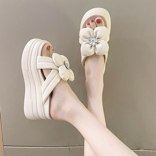 8cm厚底外穿拖鞋 花朵一字凉拖 女2025夏新款 小个子增高松糕沙滩鞋
