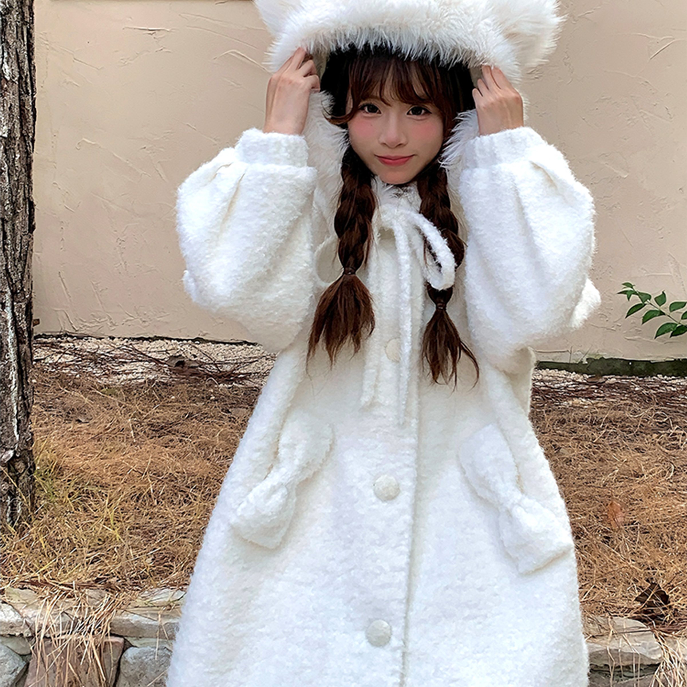 供应白色小熊帽毛呢外套女2025秋冬季新款中长款呢子大衣