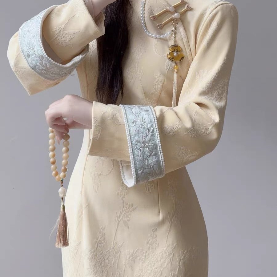 加绒加厚中式旗袍2025新款气质高端秋冬加绒黄色少女改良连衣裙女