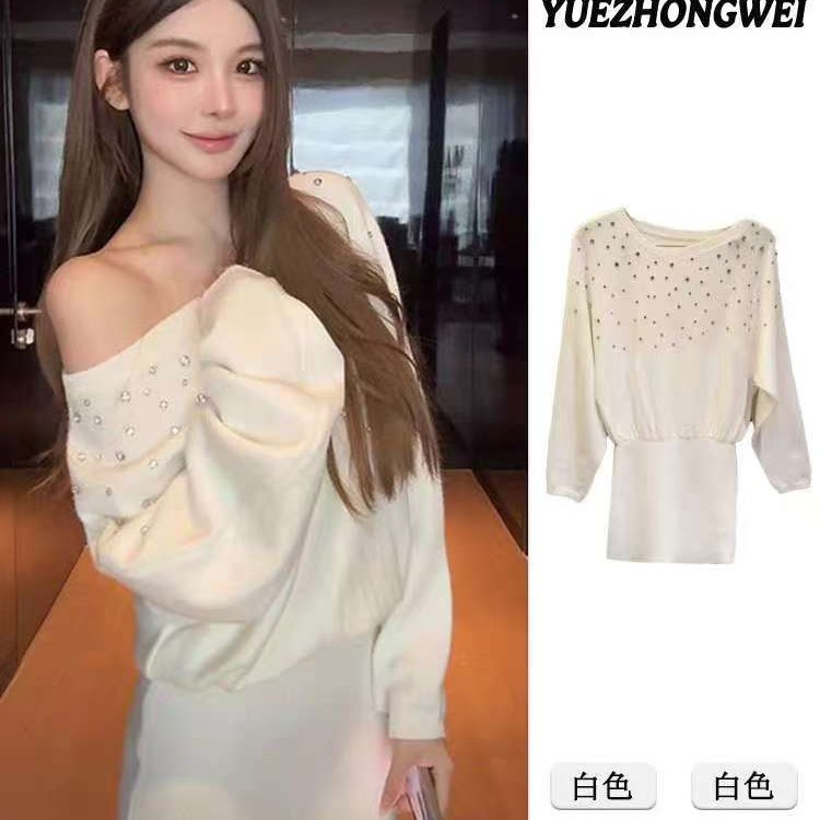 法式斜肩领口带钻蝙蝠袖针织连衣裙冬季松弛感收腰套头包臀短裙女