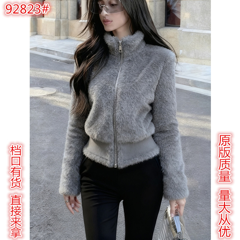 灰色毛绒厚外套女2025新款秋冬巨好看独特漂亮洋气时髦小香风上衣