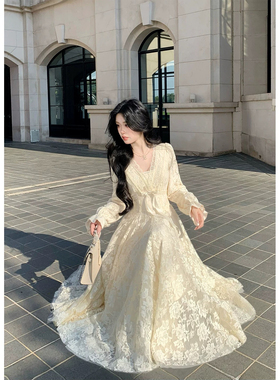 Blovelan迷迭花园 法式纯欲v领蕾丝连衣裙收腰千金风蓬蓬裙加绒