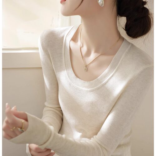 米杏色U领羊毛针织打底衫女春秋新款修身内搭显瘦气质低圆领上衣