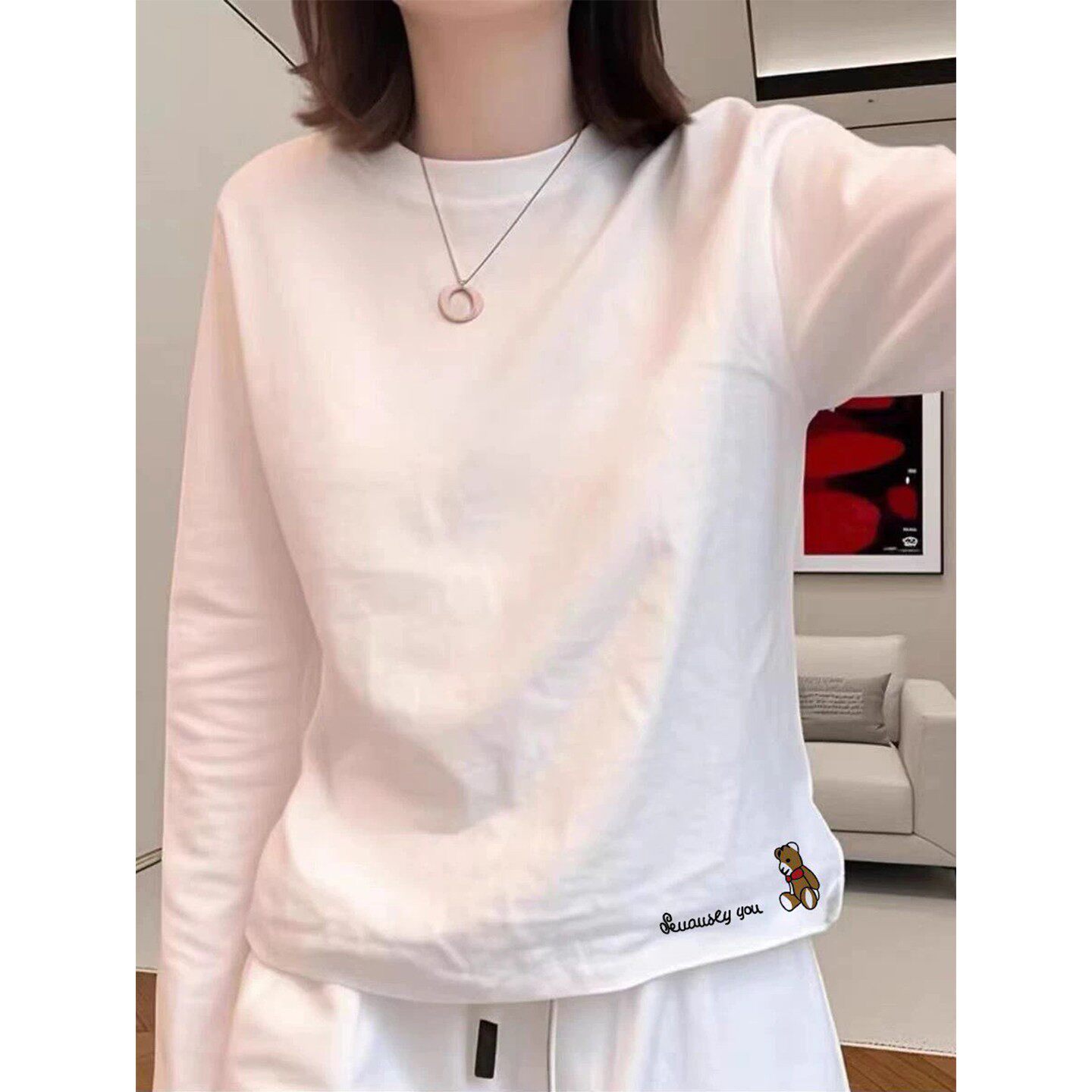 欧货正肩白色长袖T恤女2026新款春秋爆款内搭打底衫时髦印花上衣