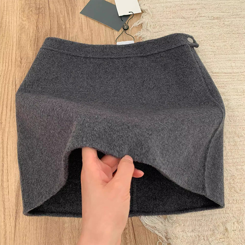 高级感灰色半身裙女秋冬加厚毛呢短裙法式复古高腰显瘦a字包臀裙