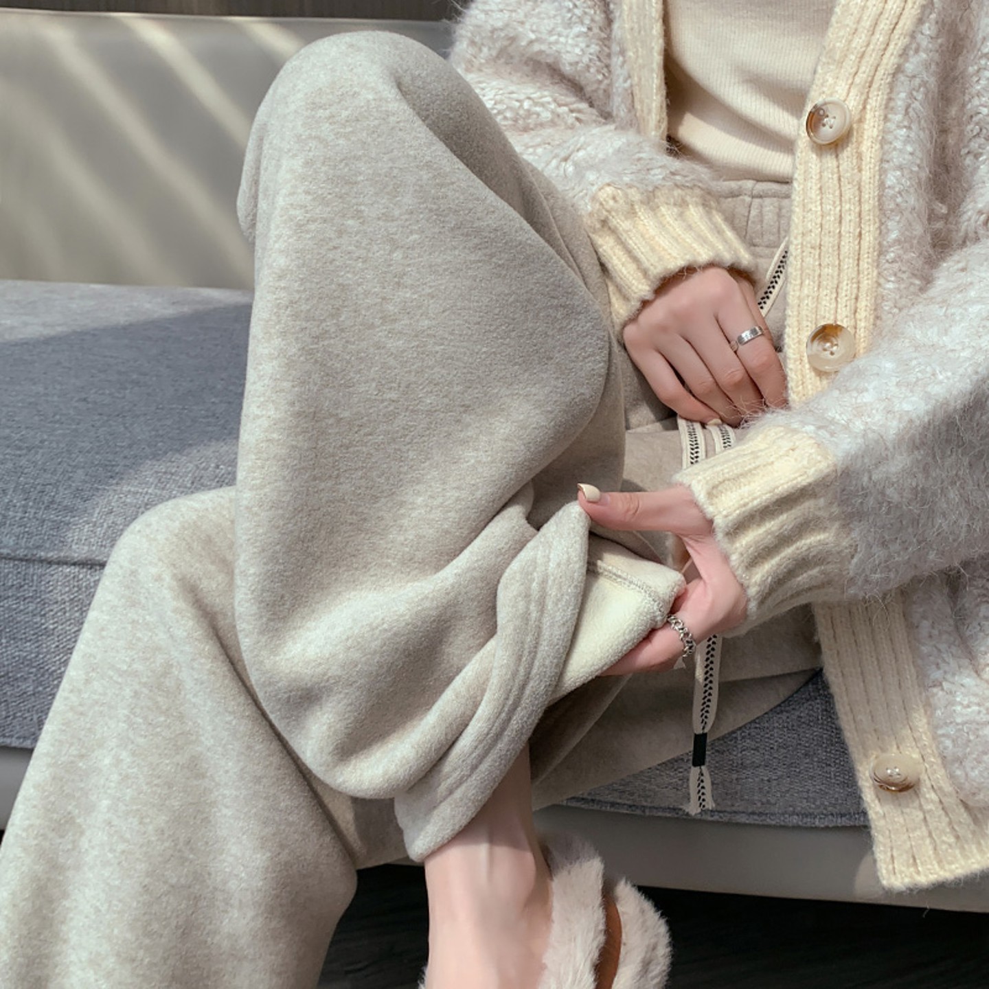 燕麦色加绒糯米裤女秋冬新款软糯垂感毛巾裤慵懒风休闲窄版1119e