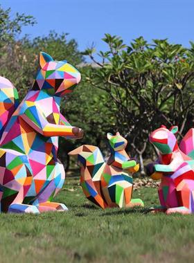 玻璃钢创意彩绘松鼠幼儿游乐园几何色块动物雕塑商场小区户外摆件