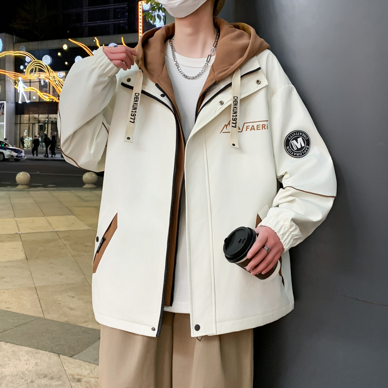 青少年帅气冲锋衣男孩春秋