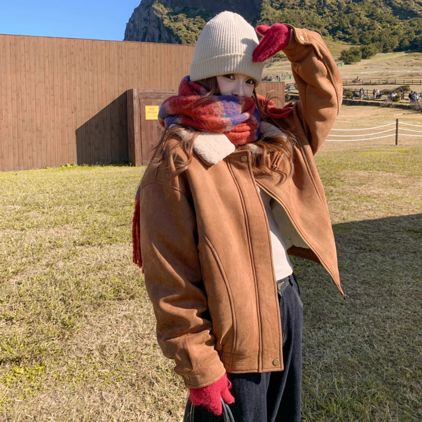 麂皮绒绒服女2025秋冬新款白鸭绒内胆羽羊羔毛保暖夹克棉服外套