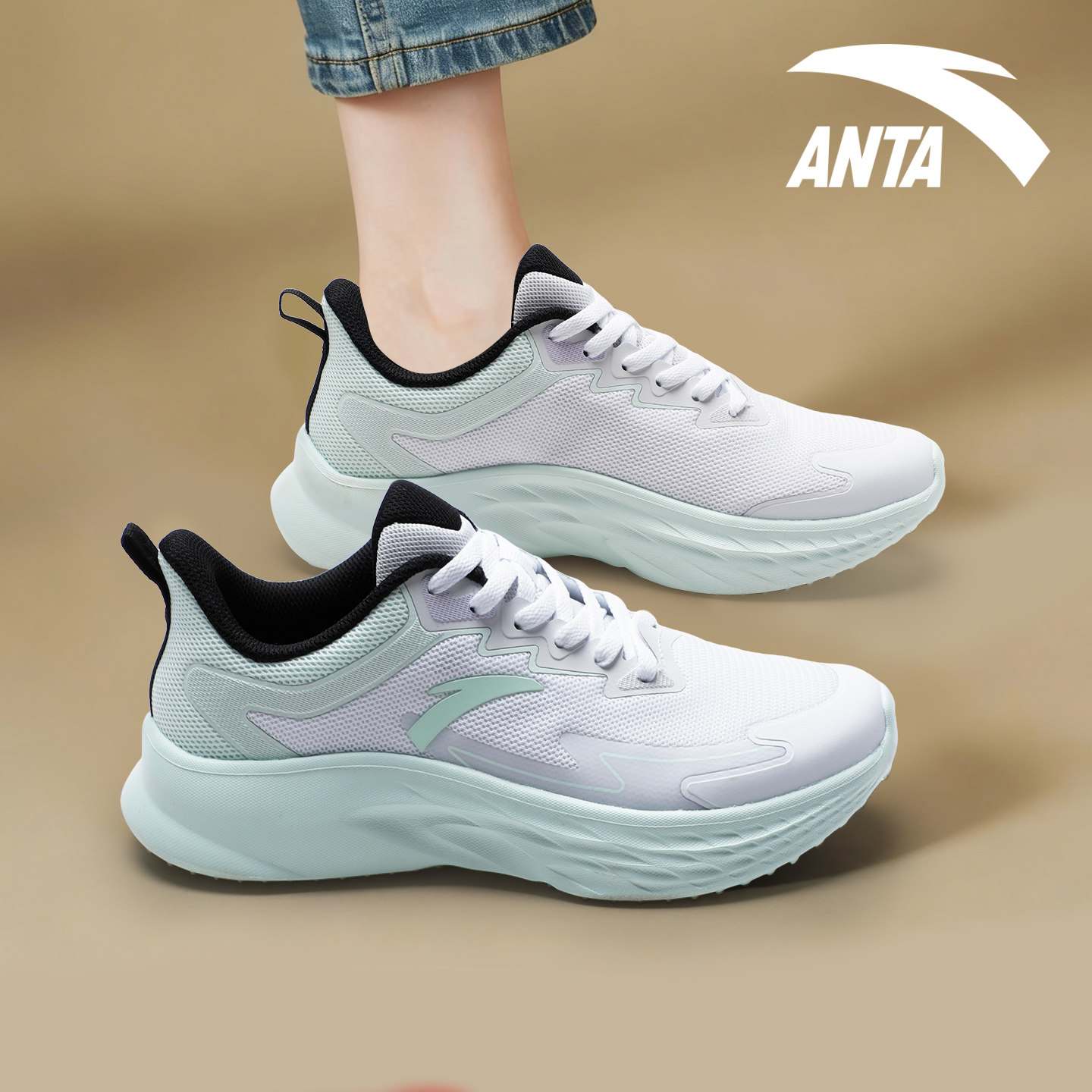 安踏跑步鞋女鞋轻便舒适软底羽毛球鞋2026春季运动学生透气鞋子女