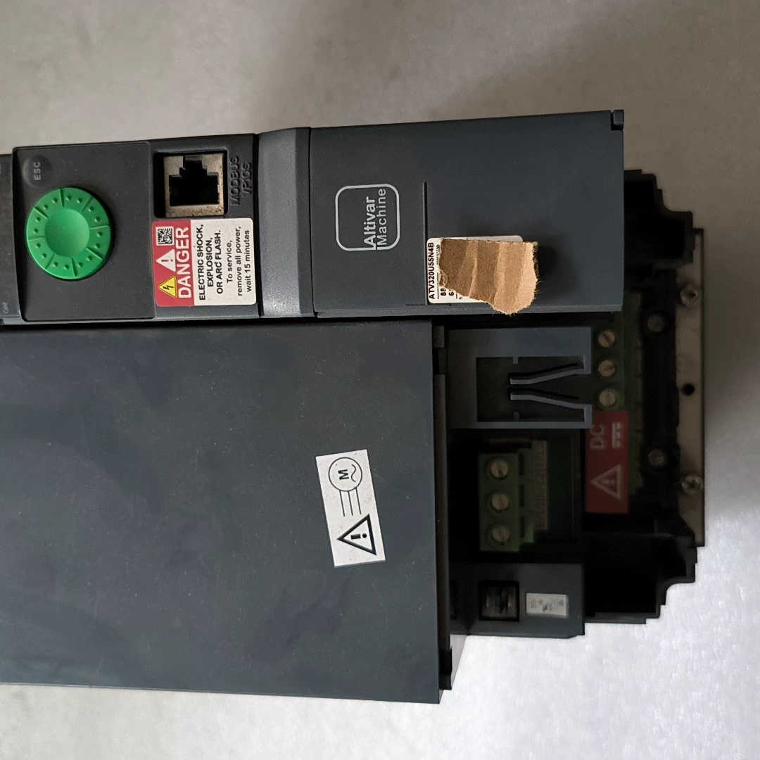 {议价}变频器Altivar 320一台，成色漂亮，需要的联系