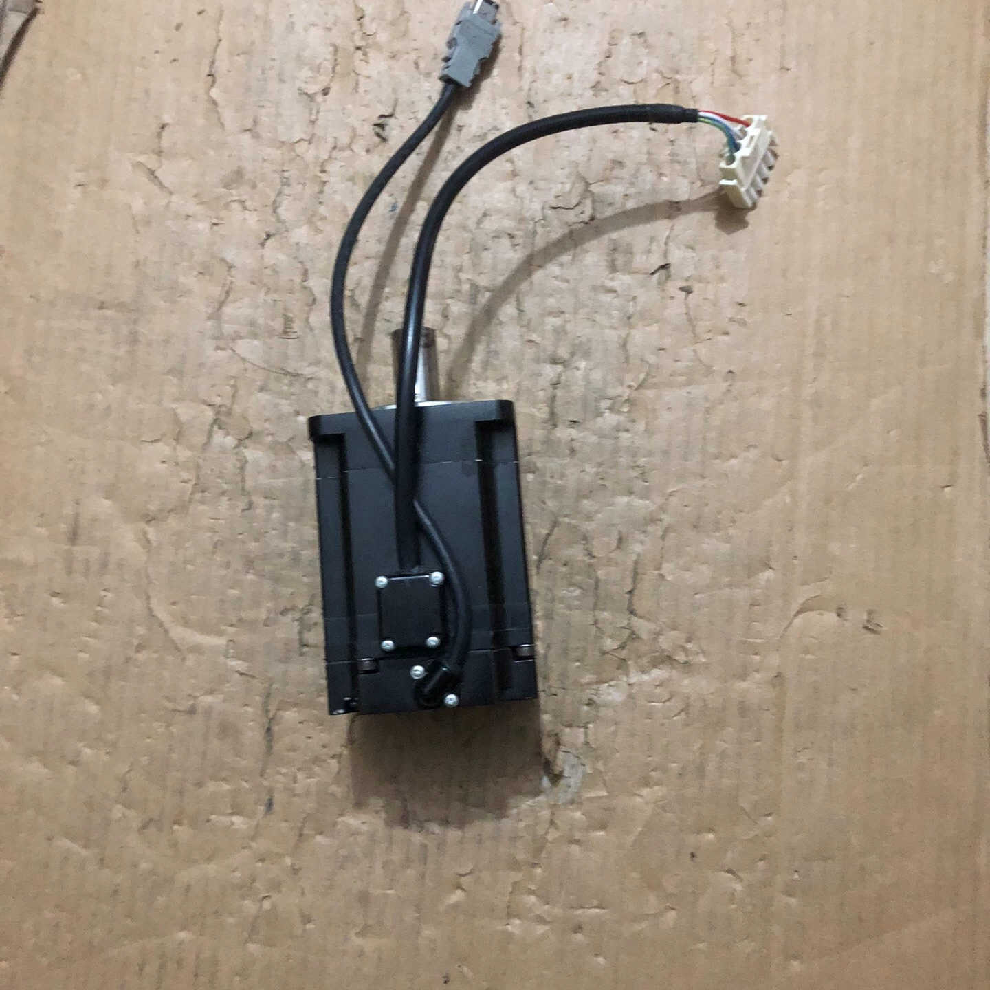 {议价}安川伺服电机，型号SGMJV-08ADE6S，750W功率，