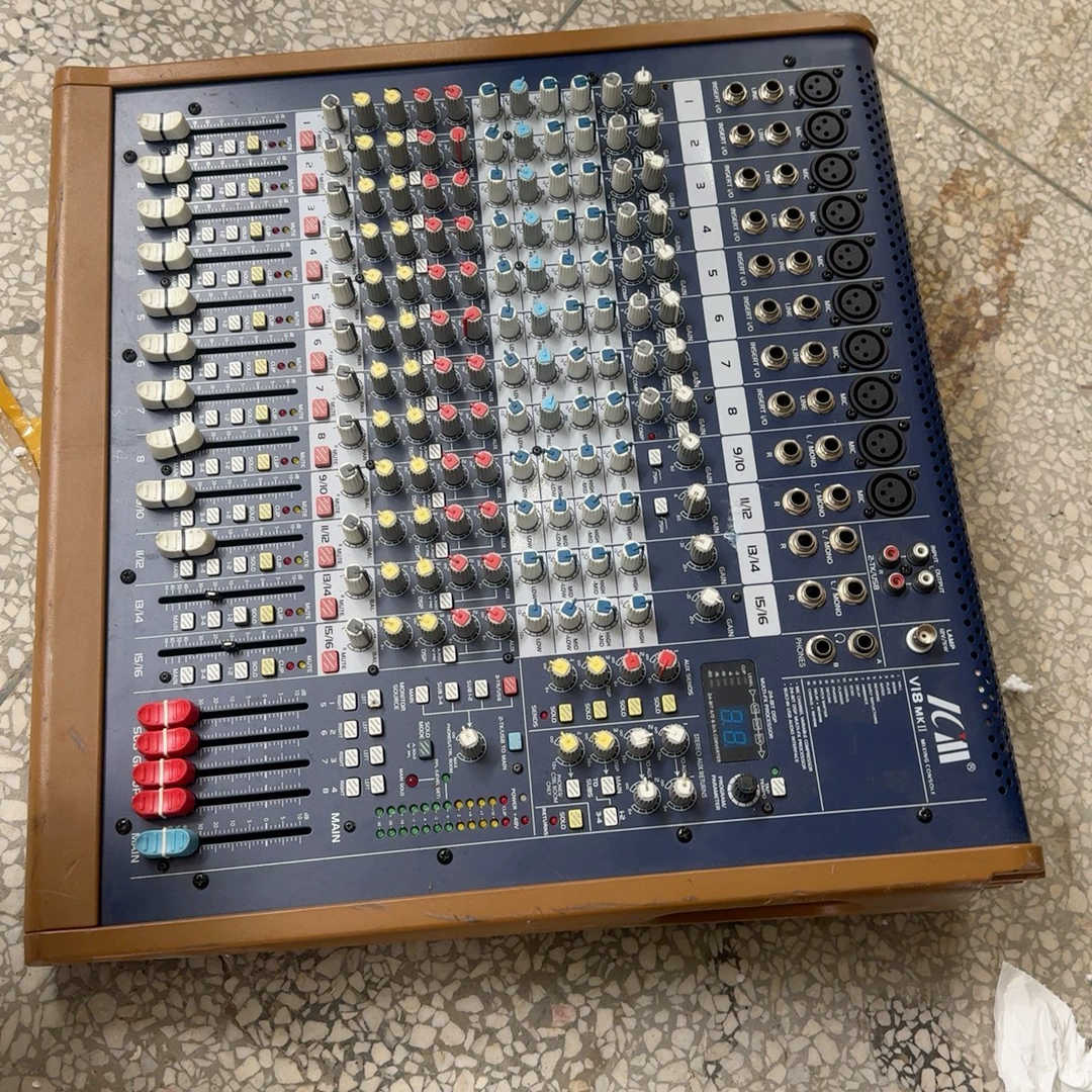 {议价}ICM  V18调音台，成色漂亮，缺两个推子，便宜