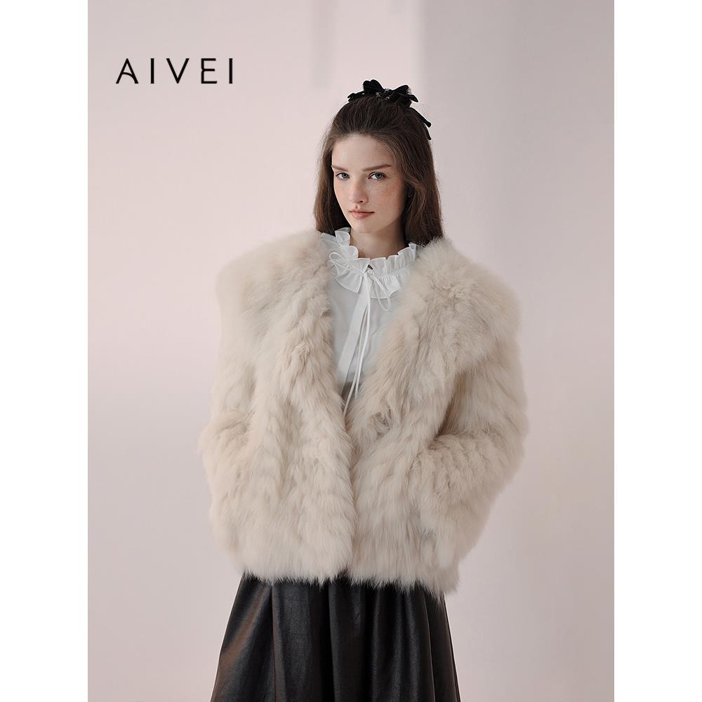 AIVEI欣贺艾薇2025冬季新名媛静奢风车条狐狸毛皮草外套XRV7P23B