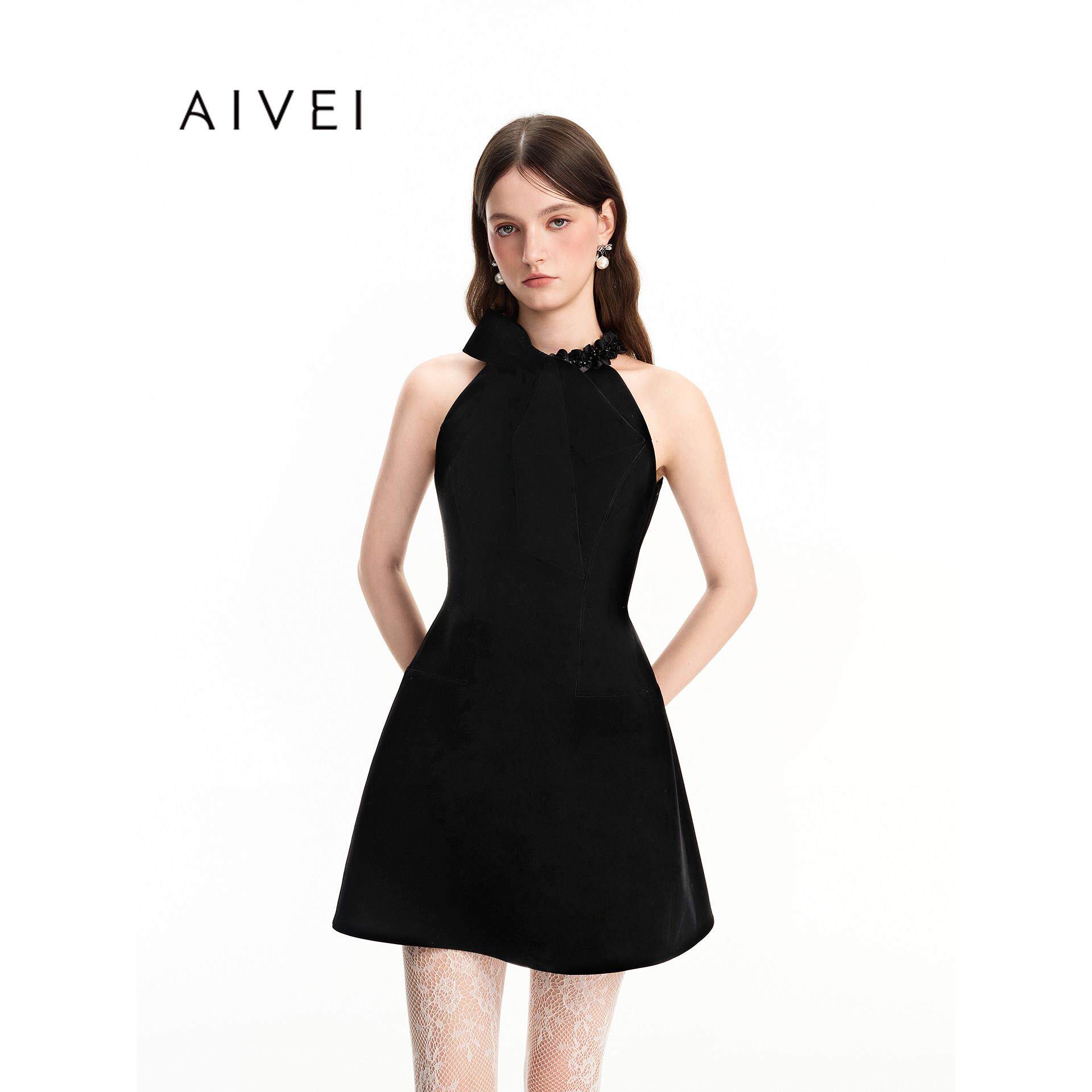 AIVEI欣贺艾薇2026冬季新赫本千金小黑裙挂脖丝绒连衣裙XSV7L02B