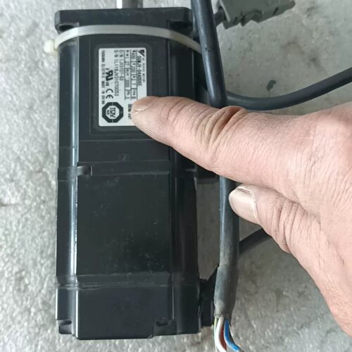 议价SGMJV-04ADD6E 伺服电机400W 拆机件 实物拍摄有磕碰，接线
