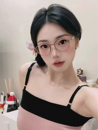 Ретро -коричневые очки могут быть сопоставлены с высотой цифровой линзой миопии, простой лицом лица, маленьким ультра -световым TR90 Astigmatism Box