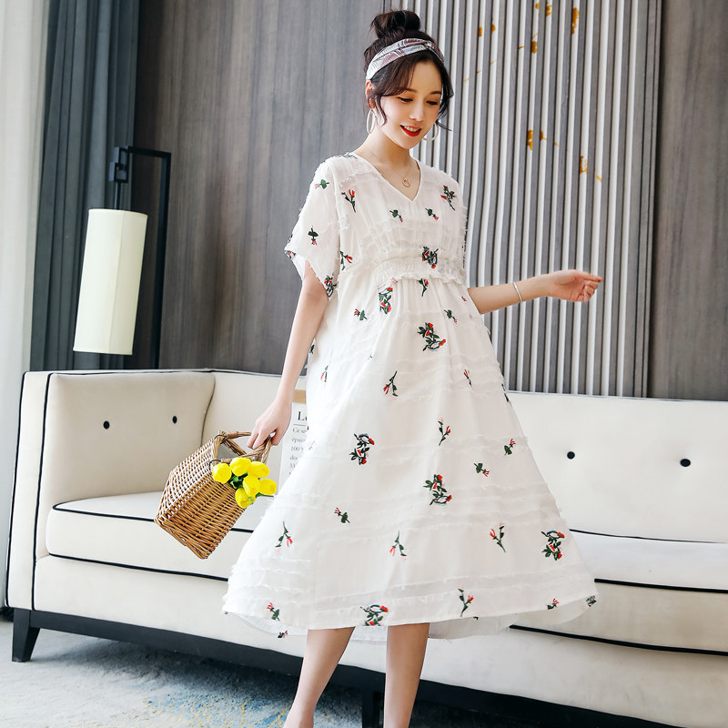 孕妇连衣裙两件套夏季仙超仙潮妈洋气宽松小香风吊带刺绣夏装套装
