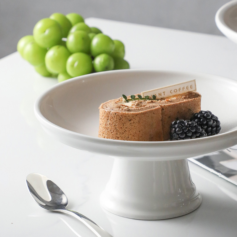 水果盘客厅家用2025新年餐具点心甜品盘过年摆盘盘子陶瓷蛋糕托