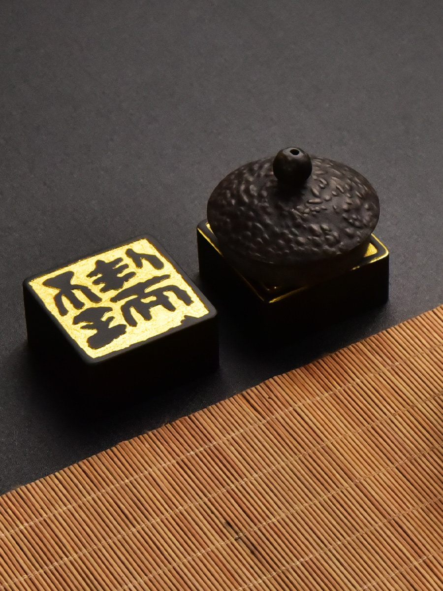 안후이 그녀 벼루 인감 마을 통치자 부티크 새로운 중국 스타일 연구 서예 회화 프레스 종이 특별 천연 원시 돌 블랙 드래곤 테일 광장 문진 잉크 침대 차 코스터 실용적인 선물 장난감