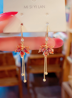 气质长款红色枫叶耳环女2025年新款潮网红爆款耳饰秋冬无耳洞耳夹