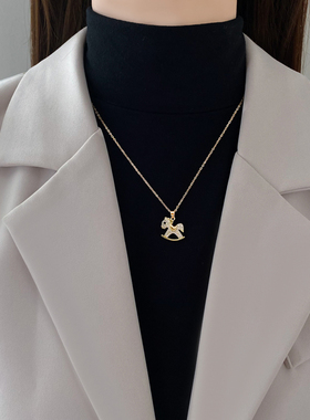 马上有钱小马项链女毛衣链2024年新款锁骨链简约气质潮秋冬配饰
