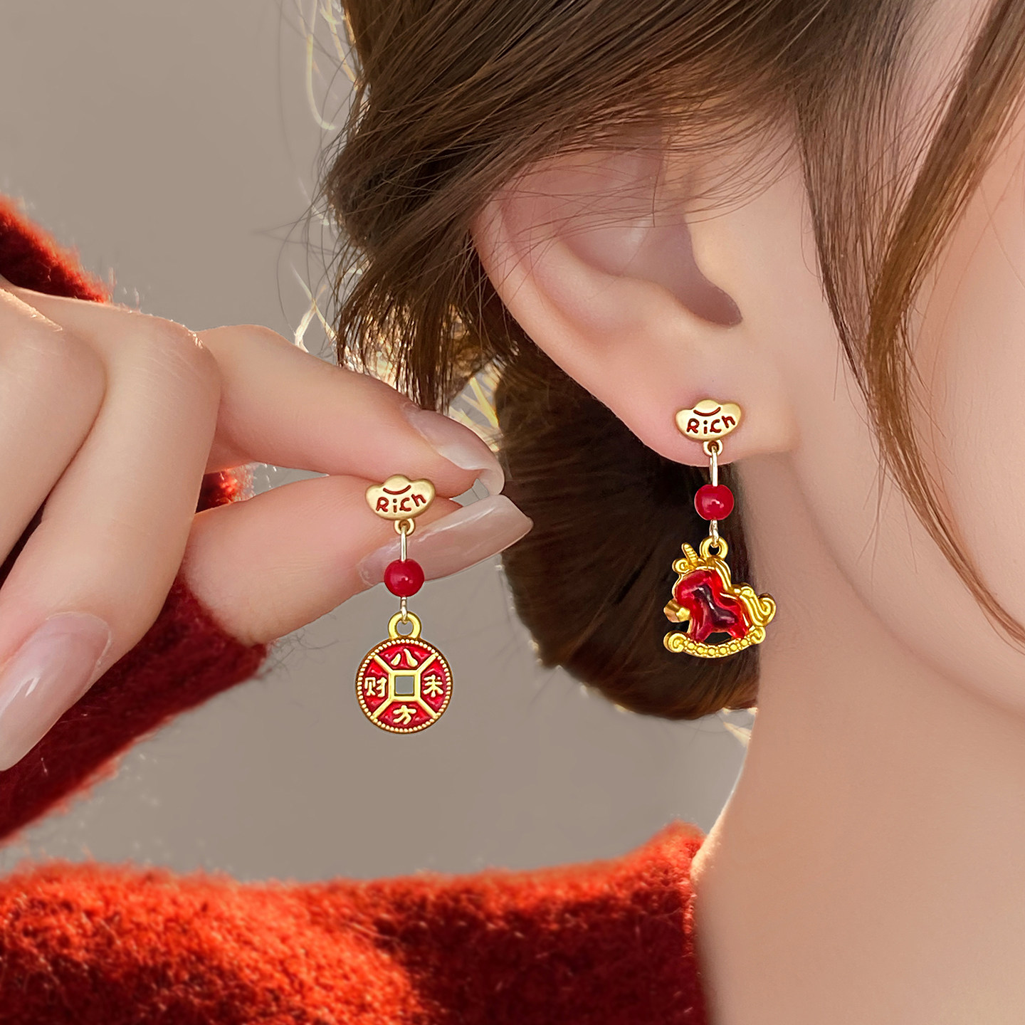 马年小马新年红色耳夹耳钉适合冬天的耳环2026新款爆款高级感耳饰,饰品/流行首饰/时尚饰品新,耳环,淘宝优惠券,粉丝福利购,淘宝优惠卷